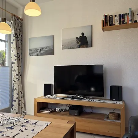 Gemuetliche Doppelhaushaelfte In Apartment Burhave