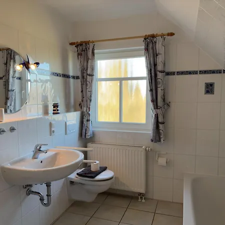 Gemuetliche Doppelhaushaelfte In * Burhave