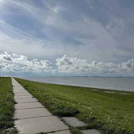 Gemuetliche Doppelhaushaelfte In *