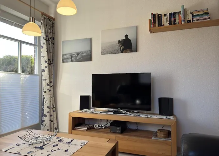 Gemuetliche Doppelhaushaelfte In Apartman Burhave