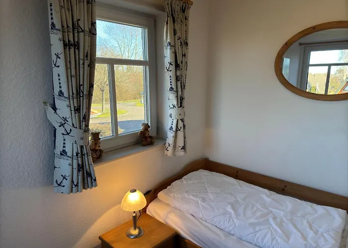 Gemuetliche Doppelhaushaelfte In Apartman Burhave