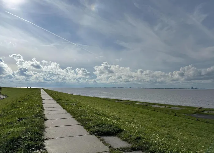 Gemuetliche Doppelhaushaelfte In *